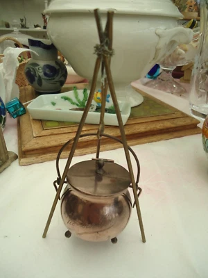 Ancien CHAUDRON en cuivre encrier   7 cm avec poinçon  sur son portant en laiton - Photo 1/4