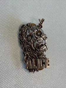 Vintage 1989 Alice Cooper Pin Rock Concert Band - Picture 1 of 3