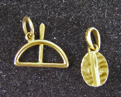 Vintage 18k Yellow Gold Coffee Bean & Bow & Arrow (?) Charm Pendant LOT OF 2 - Image 1 of 4