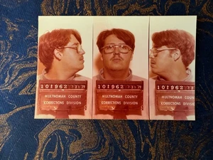 1979 COLOR PHOTO MUGSHOT MENACING NERD PORTLAND OREGON  W/NEGATIVE MULTINOMAH - Picture 1 of 4