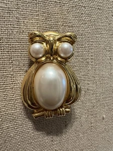 Trifari 1.5” Gold Tone Faux Pearl Owl Brooch/Pin White - Picture 1 of 3