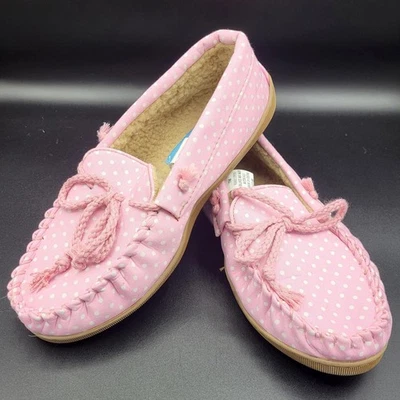Cómodos zapatos sin cordones rosa con lunares blancos de Moonbeams Foto 1 de 4