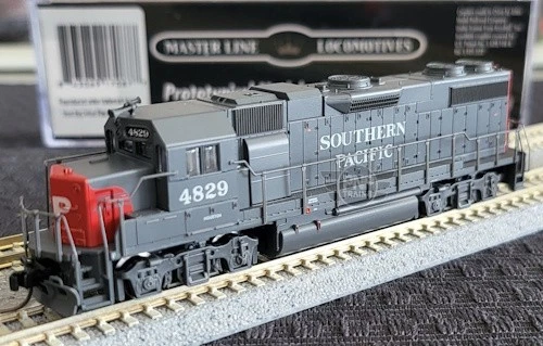 N Atlas 40004830 Silver GP38-2 PH II Southern Pacific "Houston" Rd# 4829 - Image 1 of 1