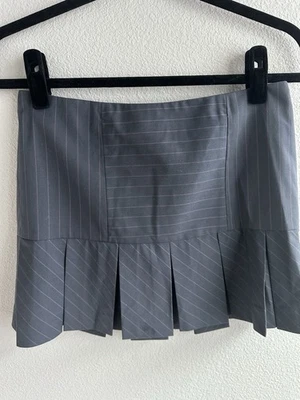 Falda con volantes forrada a rayas gris/rosa talla 0 Bebe nueva sin etiquetas Foto 1 de 4