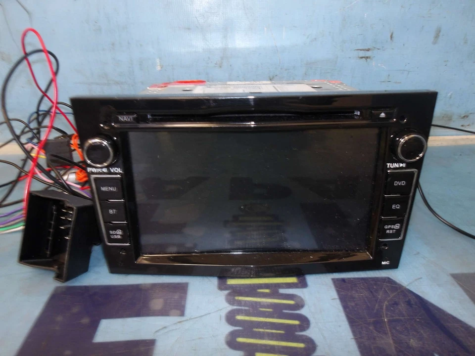 VAUXHALL CORSA D MK3 FL 2010-2014 STEREO RADIO SAT NAV CD PLAYER DISPLAY 42815 - Image 1 of 4