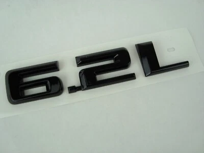 Chevrolet Silverado 2014-2025 6,2 L negro brillante emblema 84192174 GMC Sierra OEM A1 Foto 1 de 4