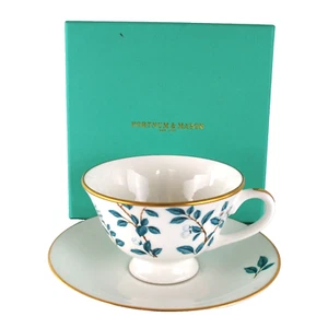 Taza de té y platillo Fortnum & Mason con patas de camelia en caja - Imagen 1 de 12