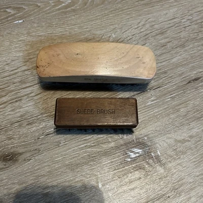 Cepillo de gamuza vintage tamaño pequeño mango de madera cepillo y cepillo cerdas reales marcadas Foto 1 de 4