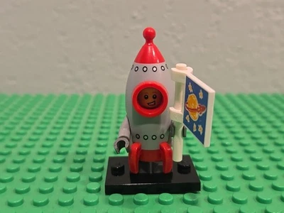 LEGO Rocket Boy 71018 minifigure  Series 17 Space Flag - Image 1 of 4