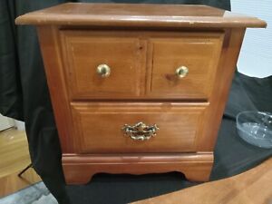 BROYHILL FONTANA NIGHTSTAND, SOLID WOOD NATURAL COLOR GOOD CONDITION