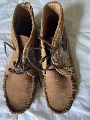 6.5 Minnetonka Women’s Leather Aztec Design Lace Up Moccasins ANKLE SHOE - Image 1 of 4