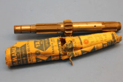 Новый из старых запасов Yamaha CT1 AT2M ATMX главная ось деталь # 265-17411-01-00 - Изображение 1 из 4