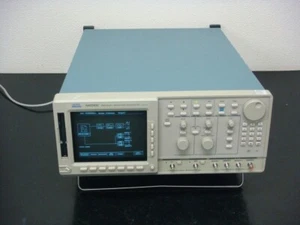 Tektronix AWG610 1Hz-260MHz 2.6Gs Arbitrary Waveform Generator From JAPAN Used - Picture 1 of 7