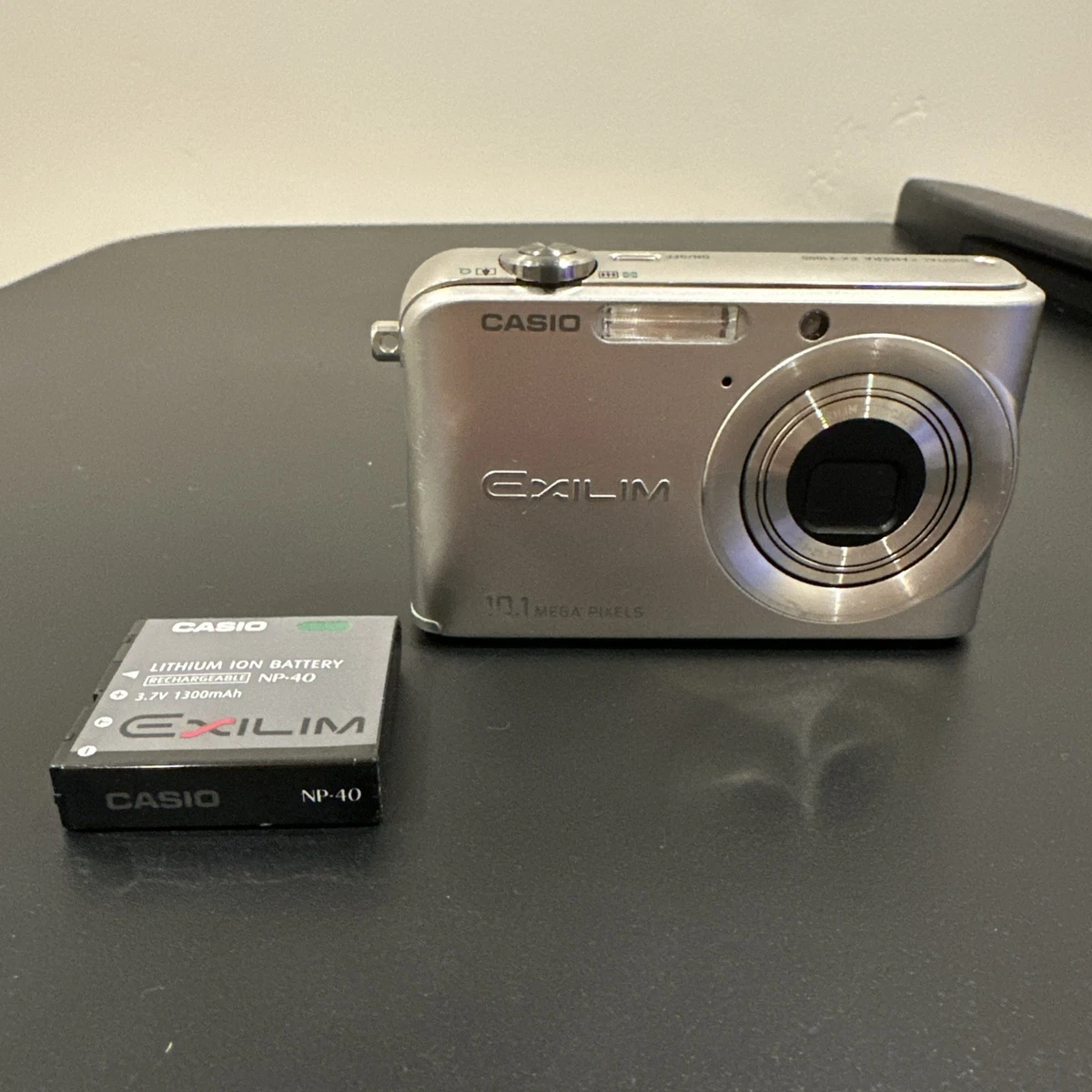 CASIO EXILIM EX-Z1000 10.1メガピクセル Casio Exilim Zoom EX-Z1000 digital camera