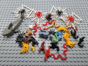 LEGO Lot of Assorted Minifigure Small Animal Pieces Spider Frogs - Picture 1 of 1
