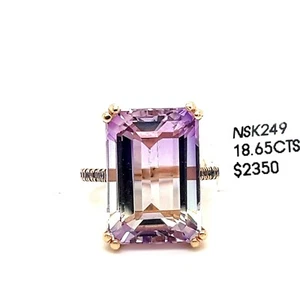 Anillo de topacio bicolor de 18,65 quilates de oro rosa de 14 k con micro pavé de tanzanita - Imagen 1 de 4