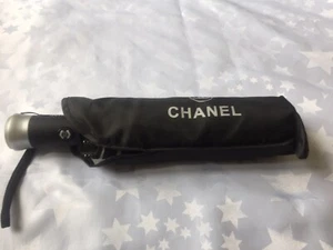 Paraguas compacto plegable para mujer Chanel -+ bolso de transporte - Imagen 1 de 13
