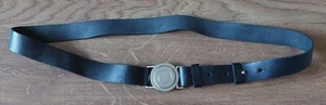 Gürtel, Schnalle ähnlich der eines Pfadfinders, Leder schwarz Gr. 107 cm / 42 in, neu UK - Bild 1 von 6