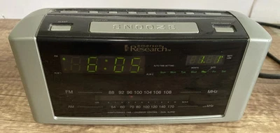 Reloj despertador doble radio AM FM digital SmartSet automático Emerson Research CKS2005 Foto 1 de 4