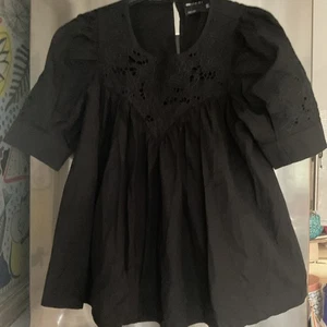 ASOS DESIGN BLACK SMOCK COTTON TOP WITH LACE EMBROIDERED YOKE AND SLEEVES SZ 12 - Picture 1 of 6