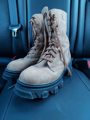 Botas de combate Bebe Oprah para mujer con cordones marrón sintético, talla 10 excelente estado Foto 1 de 4