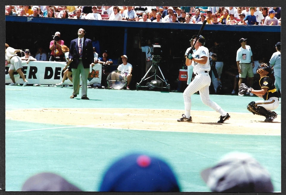 1994 ASG Dan Marino FLORIDA MARLINS  UNSIGNED  6 x 4  ORIGINAL SNAPSHOT PHOTO #5 - Image 1 of 1