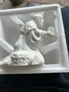 AVON Nativity Collectibles THE MAGI MELCHIOR Porcelain Figure in Box - Picture 1 of 15