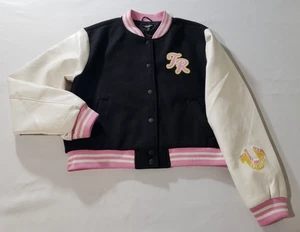 Nueva Chaqueta Universitaria Mujer True Religion Script Lana Herradura Talla XL Negra Rosa - Imagen 1 de 6