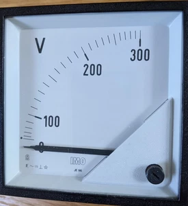 IMO je96-300v Panel Voltmeter 0 - 300 Volts. Brand New Boxed - Picture 1 of 2