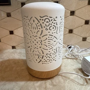 Diffusor für ätherische Öle weiß Keramik von Earnest Living - neu ohne Etikett - Bild 1 von 7