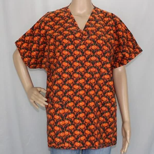 Blusa Médica Pequeña de Manga Corta con Temática de Halloween Jack-O-Lanterns y Gatos Negros - Imagen 1 de 10