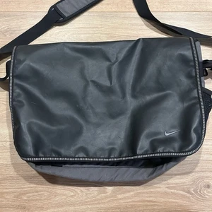 Nike Black Departure Messenger Laptop Travel Crossbody Shoulder Bag Unisex - Picture 1 of 7