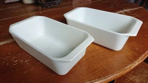 Posten 2x Vintage Pyrex Milchig Weiß Glas Brot Laib Pfannen 215-B Hergestellt in den USA 2# 9X5X3 - Bild 1 von 3
