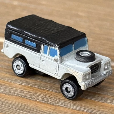 Galoob Micro Machines 1989 Land Rover Defender 110 1.5” Beige / Black Roof  VGC - Image 1 of 4
