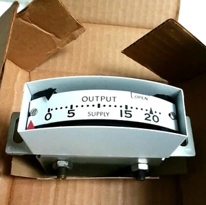 Marsh J8139 Dual Output / Supply 0-22 PSI Pressure Gauge 1/4" - Picture 1 of 4