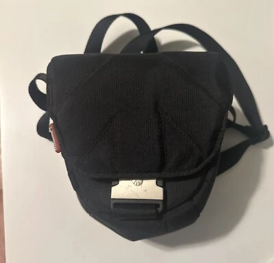 Manfrotto Solo II Holster Shoulder Bag DSLR Camera Bag (Black/Red) - Image 1 of 4