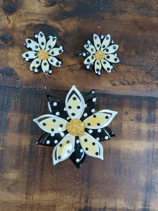 Pendientes y broche a juego margarita a lunares blancos y negros - Imagen 1 de 4