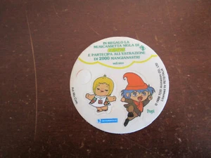 MEMOLE SAGOMA CIRCOLARE CON 2 ADESIVI INVERNIZZI 1986 POPI E SUSANNA NO PROVA - Foto 1 di 2