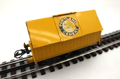 Hornby, O, Portland Cement Yellow Covered Wagon, C-7 EX - Image 1 of 4