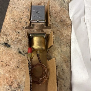 Johnson Controls V46ab-1C Water Regulating Valve,2 Way,1/2 In B10-841 - Picture 1 of 4