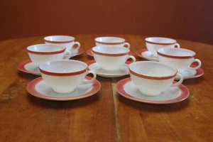 Fascia vintage Pyrex fenicottero corallo rosa con tazze e piattini bordo oro (x8) ottime condizioni - Foto 1 di 8