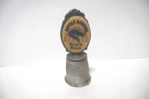 DEDAL VINTAGE PELTRE TOPPER "JARDINES DE REPTILES COLINAS NEGRAS" EN CUERNO BOVINO - Imagen 1 de 5
