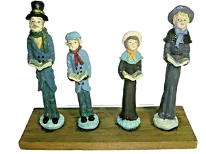 Statuine vintage natalizie Dickens cantori attaccate alla base in legno decorazione natalizia - Foto 1 di 11