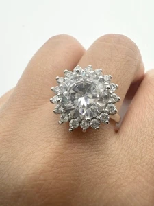 925 Sterling silver Large Flower CZ Ring size 8 - Picture 1 of 7