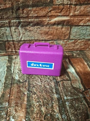 Estuche Jax vintage con mini cubo de Rubiks Foto 1 de 4