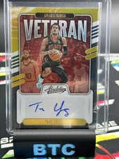 2020-21 Panini Absolute Memorabilia Basketball Trae Young Veteran Auto /25