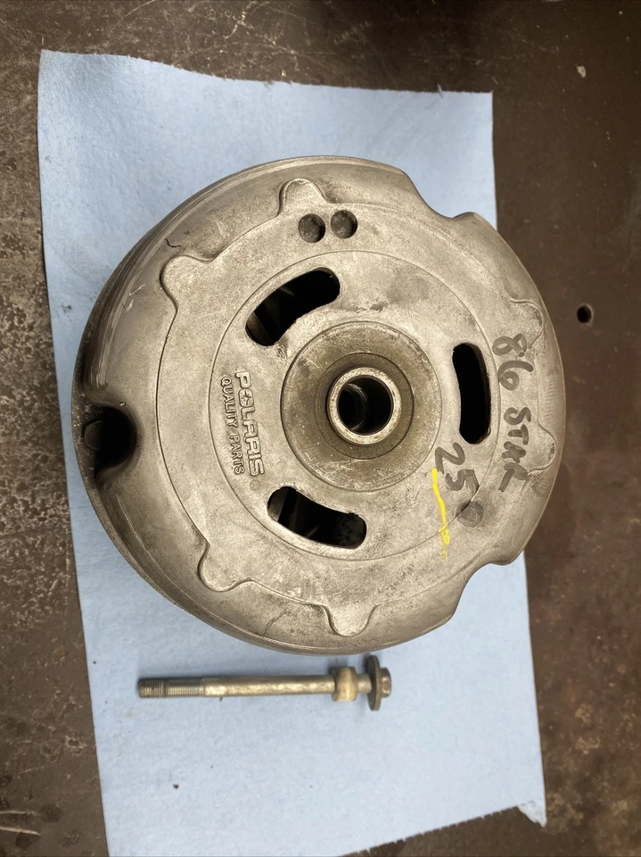 1985 - 1986 POLARIS STAR 250 SNOWMOBILE MOTOR ENGINE Primary Drive Clutch - Изображение 1 из 3