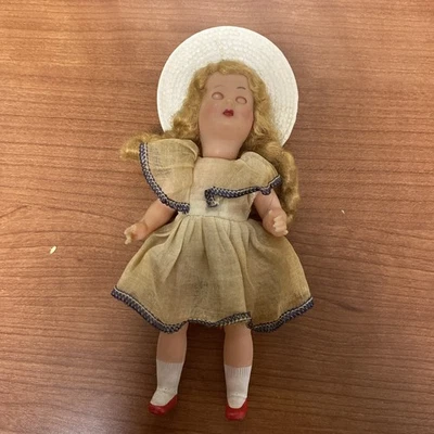 VESTIDO DE BONECA ARTICULADO CELULÓIDE CABELO VERMELHO VINTAGE, CHAPÉU ESTADO VESTIDO ORIGINAL - Imagem 1 de 4