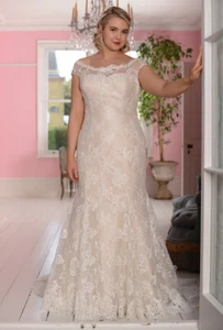 SALE ! Beautiful White Rose wedding dress size 20 RRP £1299 - Picture 1 of 9