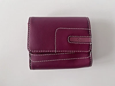 Lowepro Universal Compact Small Camera Case/Pouch Portofino 20 - Image 1 of 4